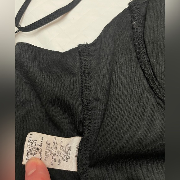 Large Black Lacey Bra. Zippered Back Closure. Adjustable Straps. - Picture 6 of 8